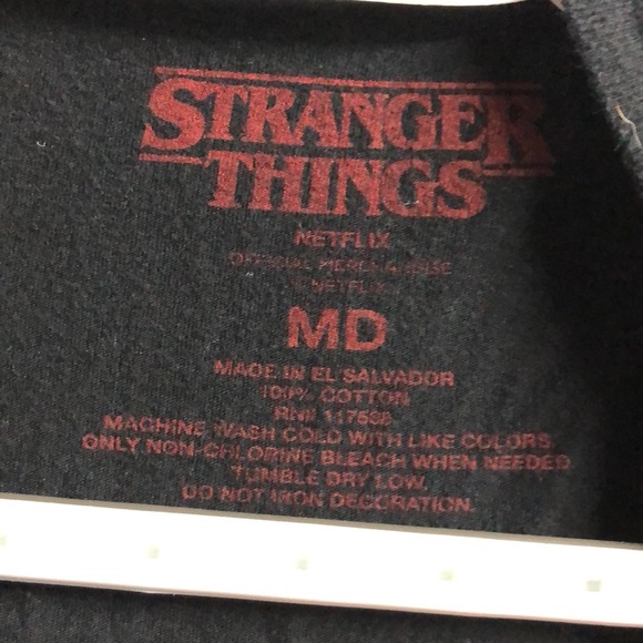 Stranger Things medium T-shirt Netflix pretty damn good babysitter black juniors - Picture 7 of 8
